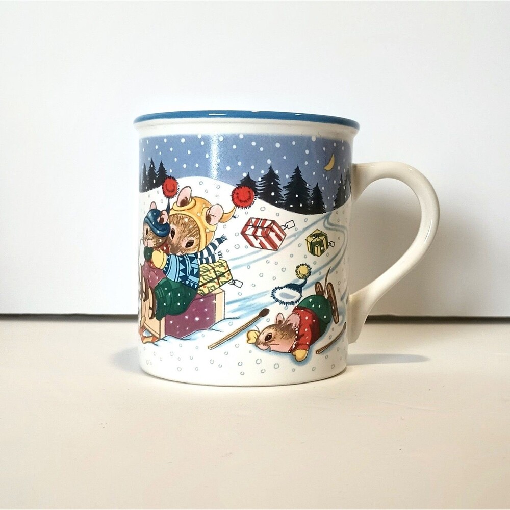 Vintage Potpourri Press Coffee Tea Mug Winter Scene Sledding Racing Mouse 1993